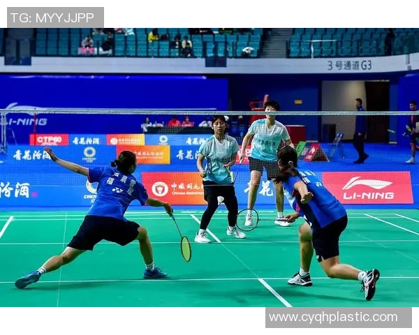 成都羽毛球队逆袭之路：欧锦赛特别报道展现拼搏精神与团队力量
