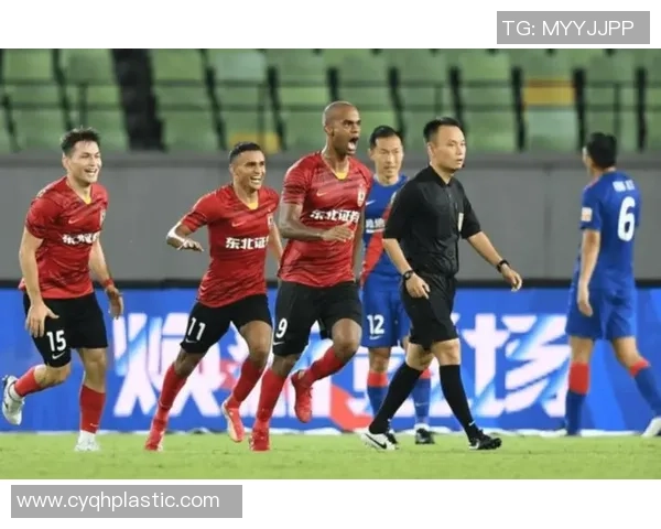 南京足球队以58分领跑世锦赛积分榜展现强劲实力